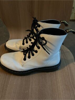 White Lace-Up Combat Boots with Black Laces Dr martens leather white like new